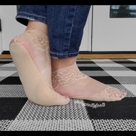 Beige Rose Ankle Sheer Socks - Picture 3 of 4